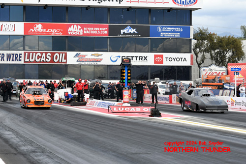 Michael Peck (left) vs 
Ryan Horan (right)